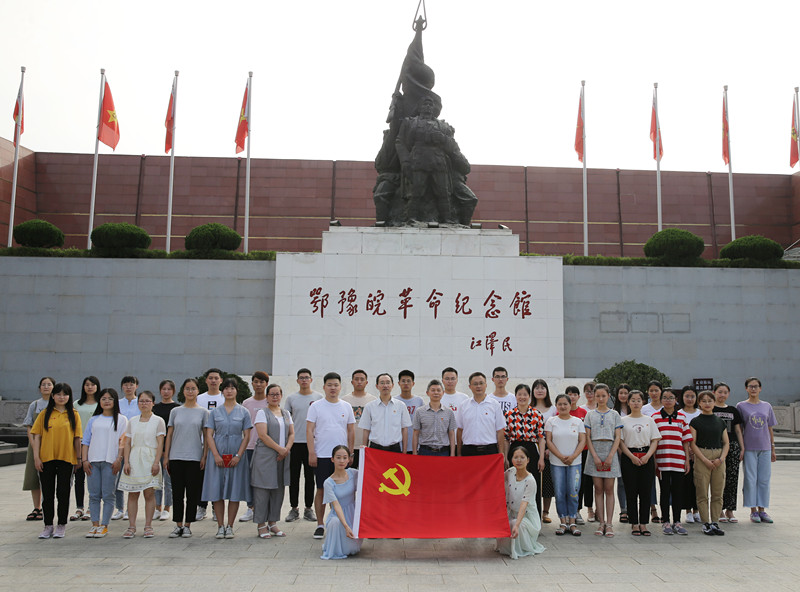太阳成集团tyc151cc“不忘初心 牢记使命”七一主题党日活动_副本.jpg
